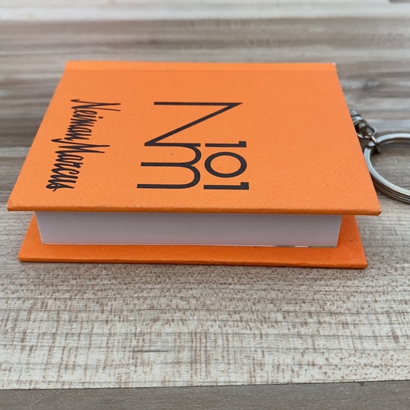 ❤️ Neiman Marcus Notebook Keychain - Picture 5 of 8
